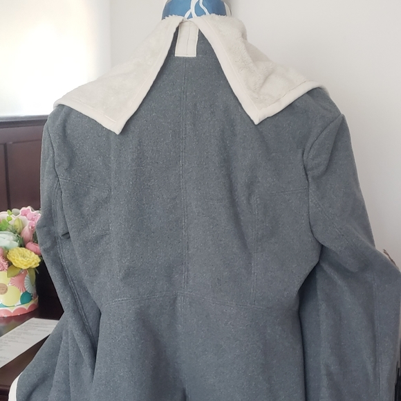 Lululemon fur lined wrap - Picture 11 of 16